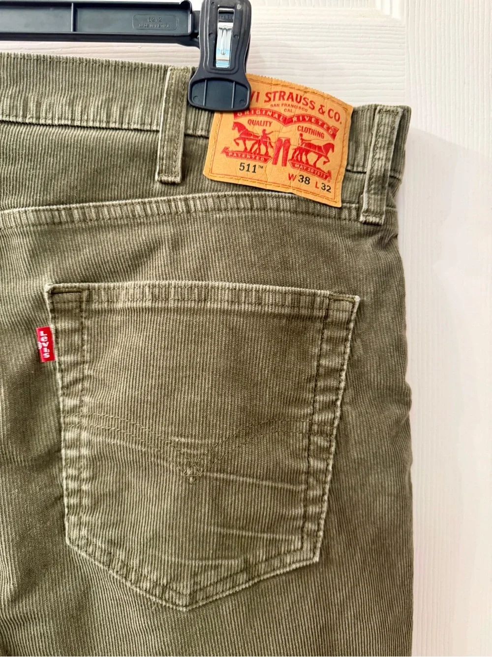 Levi’s 511 Slim Straight Olive Green Corduroy Men’s Jeans Pants 38 x 32 - Picture 3 of 3